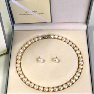 REAL PEARLS Knotted Strand Pearl Necklace 18" and Earrings (Grade 4A) (10mm)
